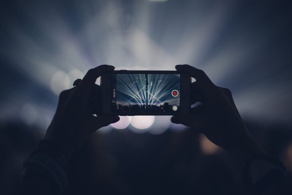 スマホで楽しむライブチャットアプリのおすすめは？
