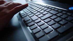 データ入力が怪しい場合の見極めポイントは？