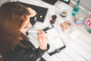 スマホでのチャットが仕事において危険な理由とは？