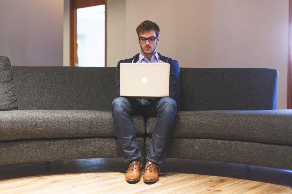 チャットレディの仕事が会社でバレる原因とは？