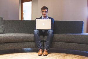 チャットレディの仕事が会社でバレる原因とは？