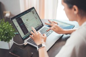 スマホチャットレディの副業に関する口コミはどこで探せる？